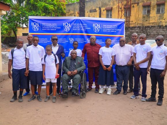 Inclusion sociale : le ministère des PVH et le FONA-PVH renforcent l’appui aux élèves de l’INAV de la Gombe