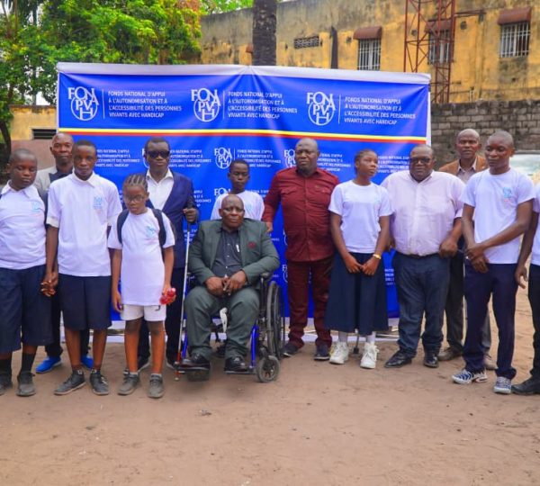 Inclusion sociale : le ministère des PVH et le FONA-PVH renforcent l’appui aux élèves de l’INAV de la Gombe
